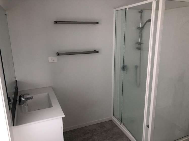 65 Featherstone Drive 2743_13