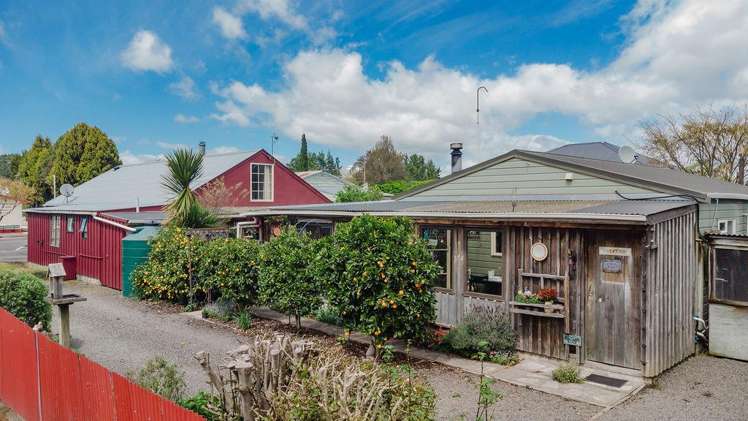 17 Coronation Street_0