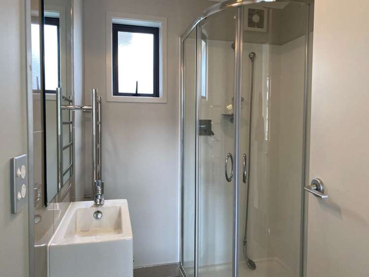 22 Hirimate Place Flat Bush_10