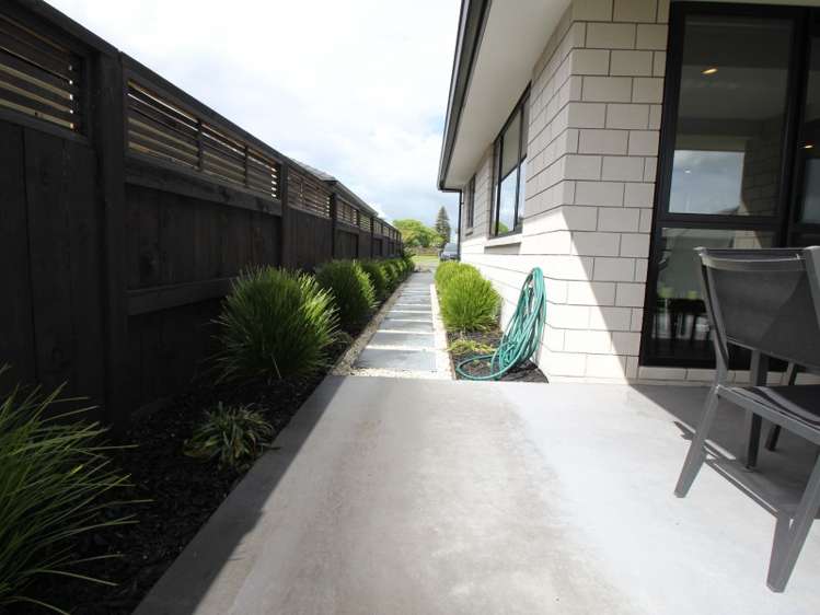 27 Plescher Crescent Leamington_22