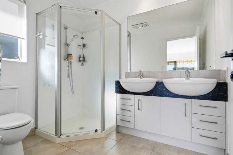 61 Salford Crescent Flat Bush_16