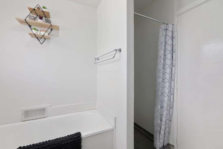 16 Adams Place Woolston_17