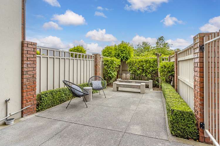 12 Henley Green Northwood_11