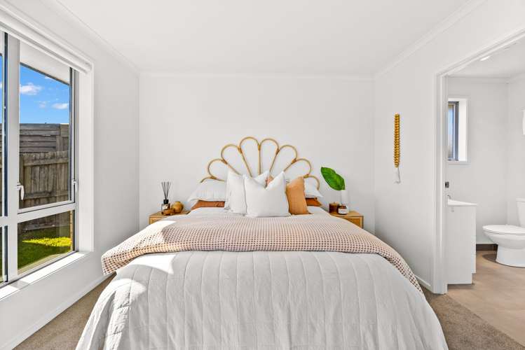 9 Finch Street One Tree Point_12