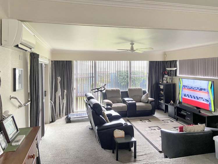 9 Totara Park Road Clouston Park_3