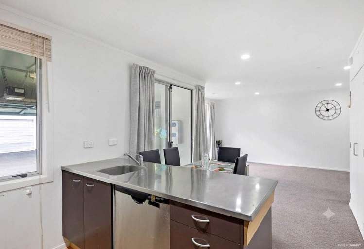 42/3 Wagener Place Mt Albert_3