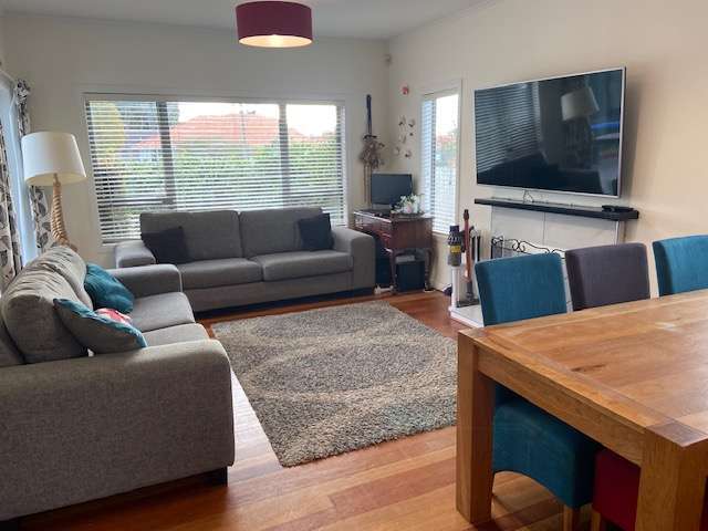 8 Ropata Avenue Point England_4