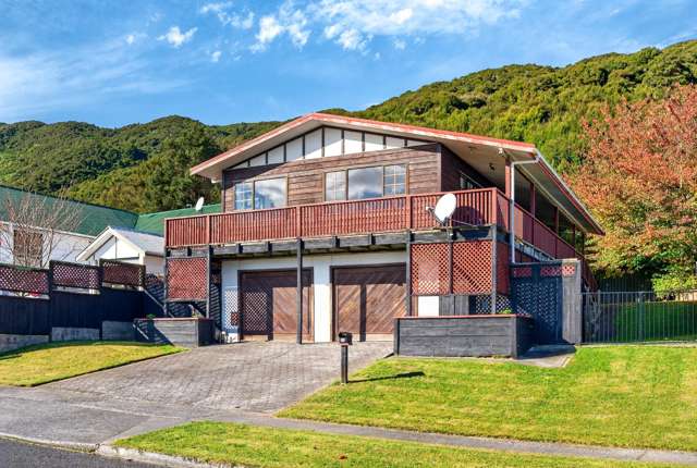 A RARE WAINUI GEM