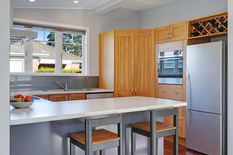 62 Beach Road Mellons Bay_13