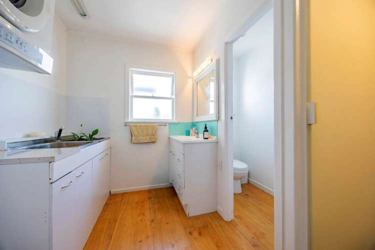 32 Chartwell Avenue Glenfield_12