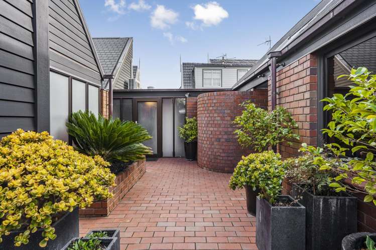 81 Queens Grove Hutt Central_40