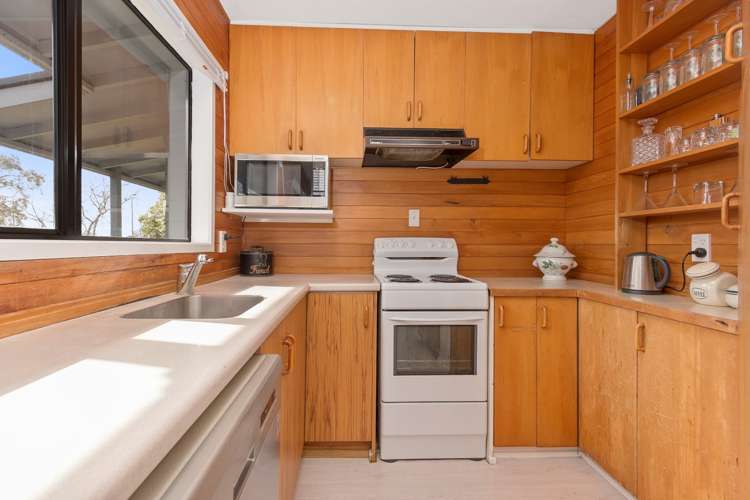 2 Bradbury Road Botany Downs_8