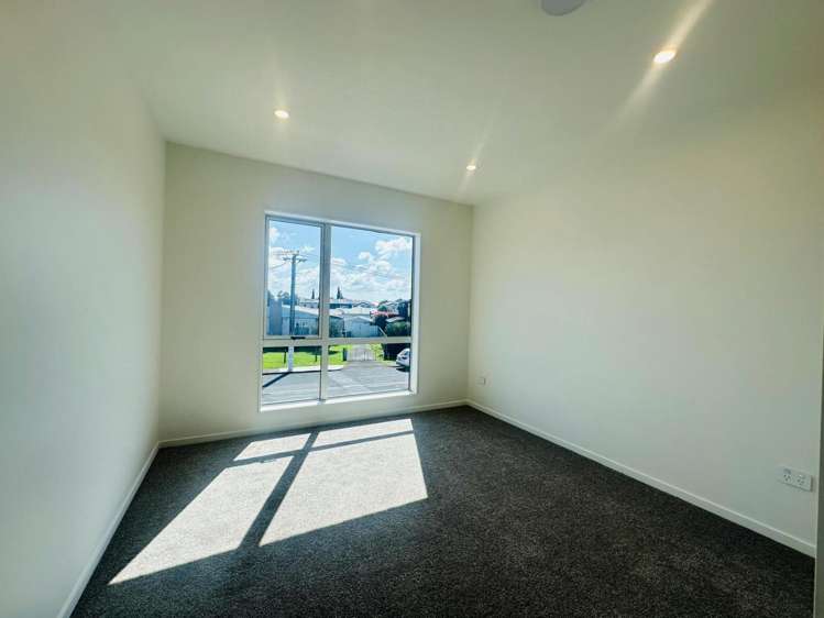 115 Luke Street East 10057_8