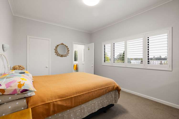 150 Lake Crescent Hamilton Lake_12