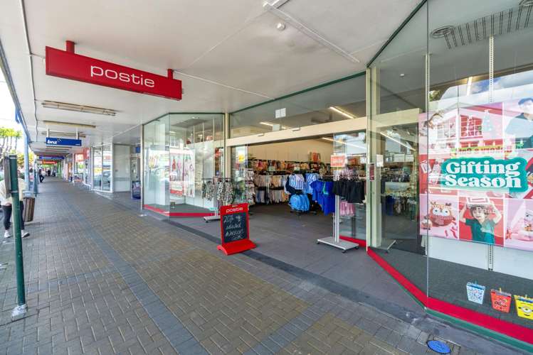 213-215 Oxford Street Levin_1