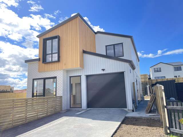 5 Bedrooms. 3 Bathrooms. Easy Family Living.