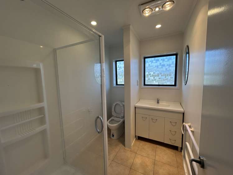 9 Orinda Close Botany Downs_15