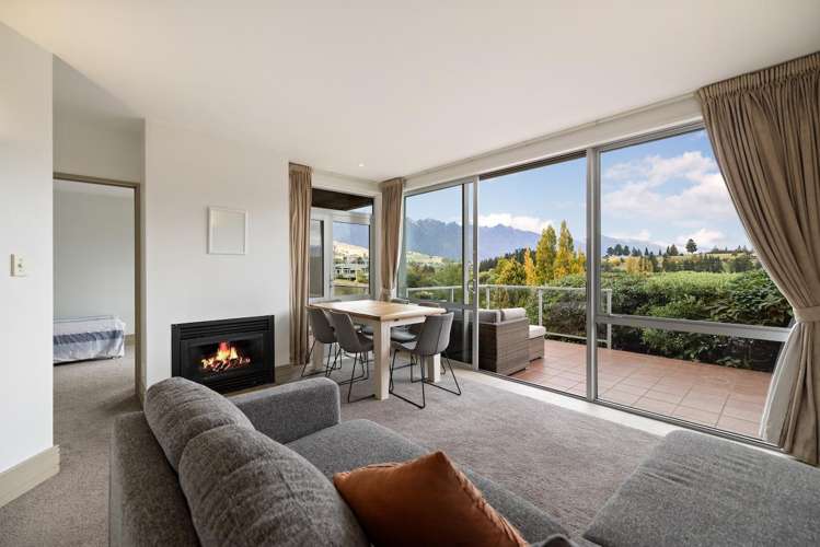 2/23 Adelaide Street_1