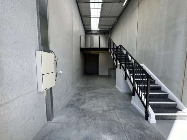 Ready to move in 68m2 industrial unit