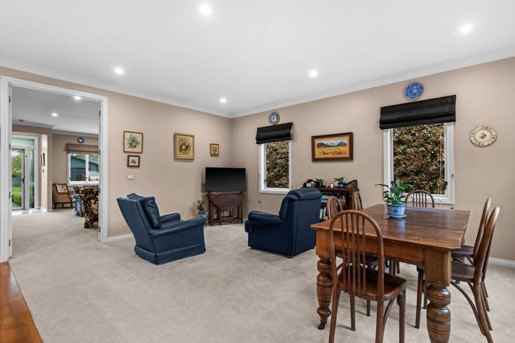 13 Heynes Place Clive_7