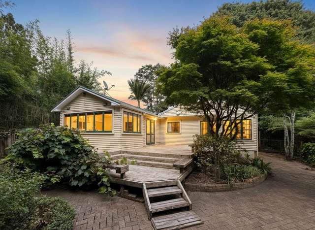 Character & Bush Serenity in Titirangi