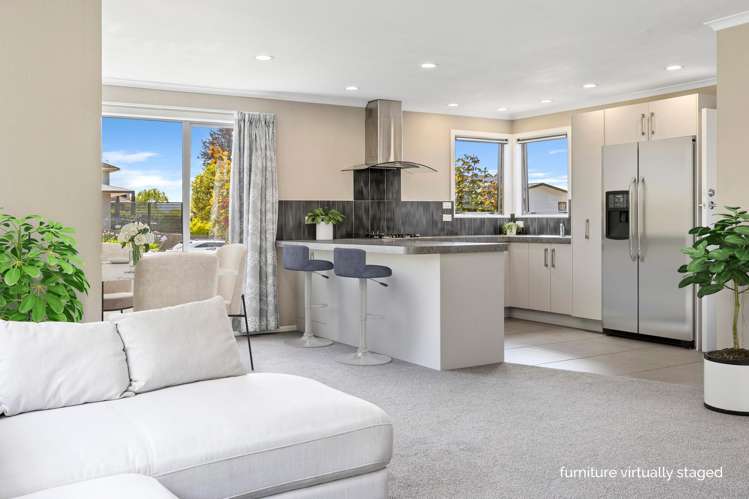 2/7 Reeves Road Acacia Bay_12