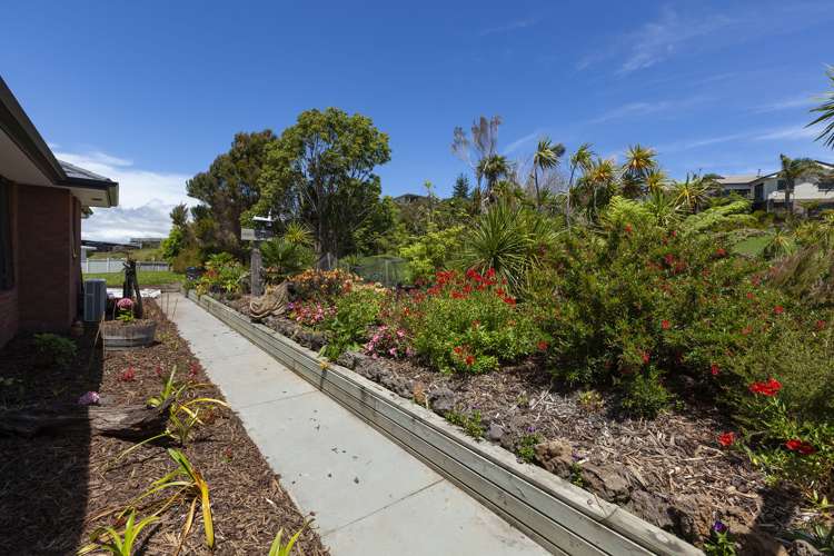 31 Eagles Way Cable Bay_23