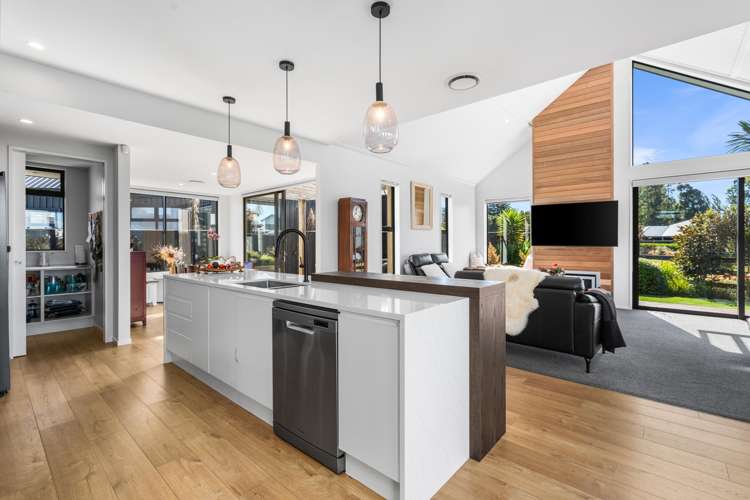 32 Carnaveron Drive Lincoln_15