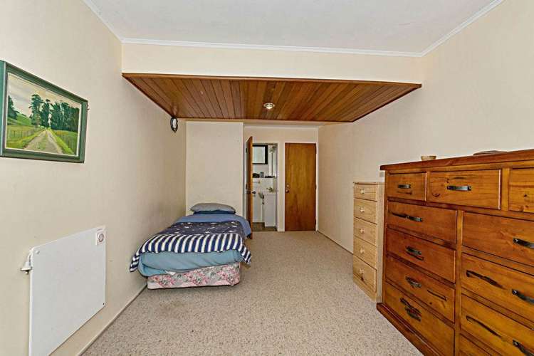 7 Longfellow Parade Glen Eden_13