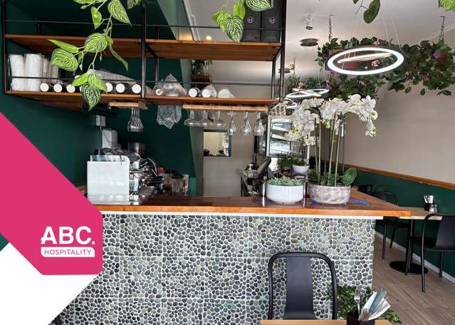 Spectacular Garden Courtyard Eatery