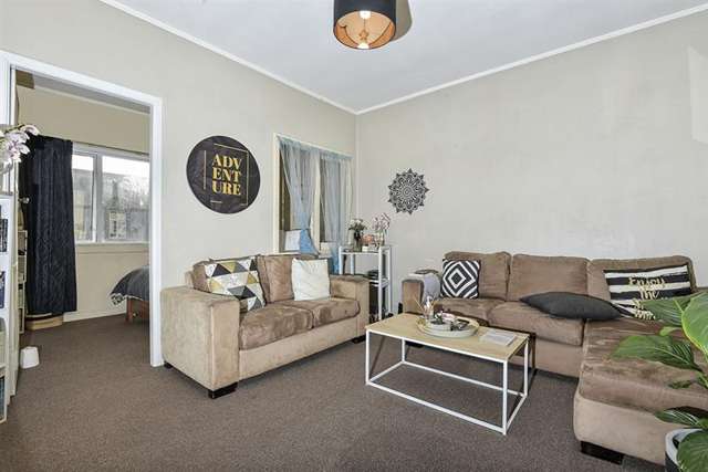 City fringe location - In the heart of Sandringham