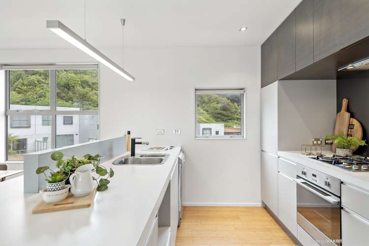 65 Saddleback Grove Karori_3
