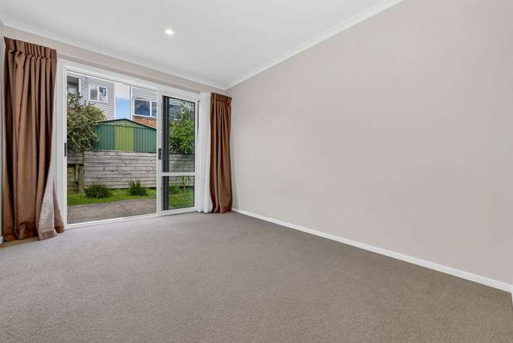 6 Panakenake Way Flat Bush_15