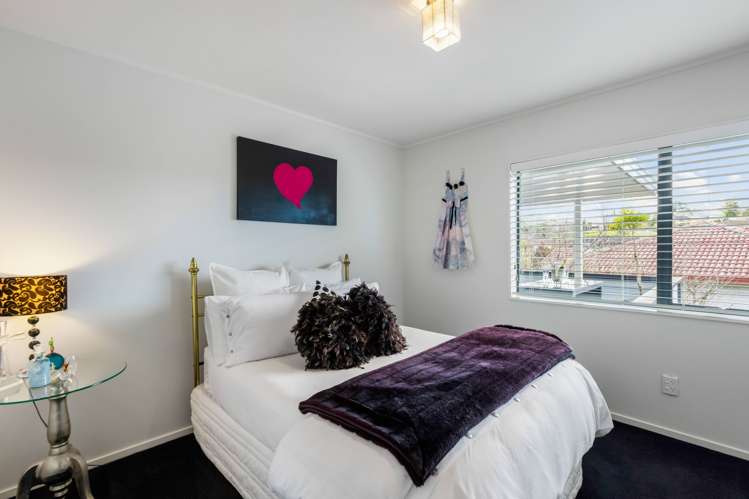 2/100 Gosford Drive Botany Downs_8