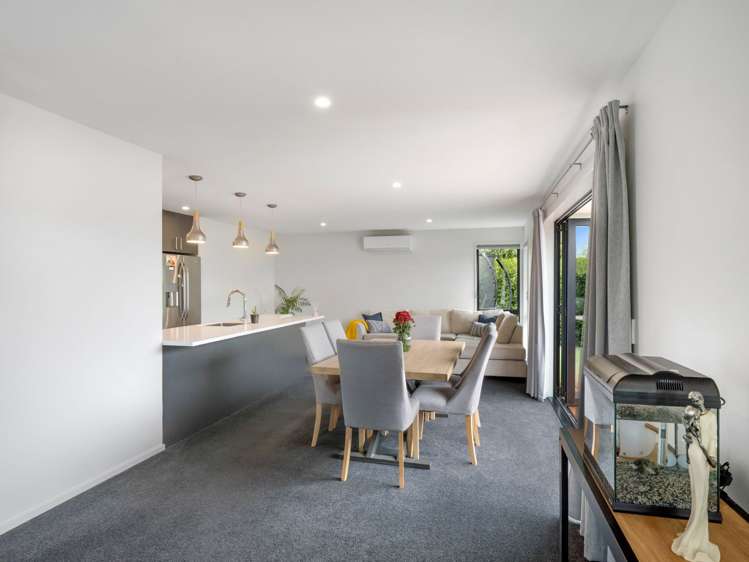 92 Sunline Avenue Lincoln_2