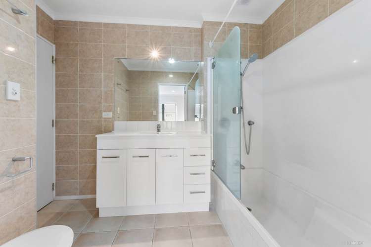 86/1 Ambrico Place New Lynn_10