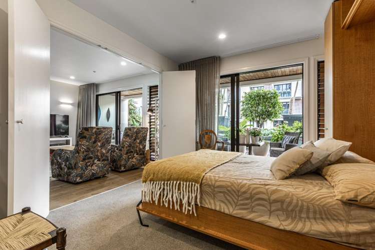 GC/20 Pakenham Street East  (with 2 carparks) 10015_9