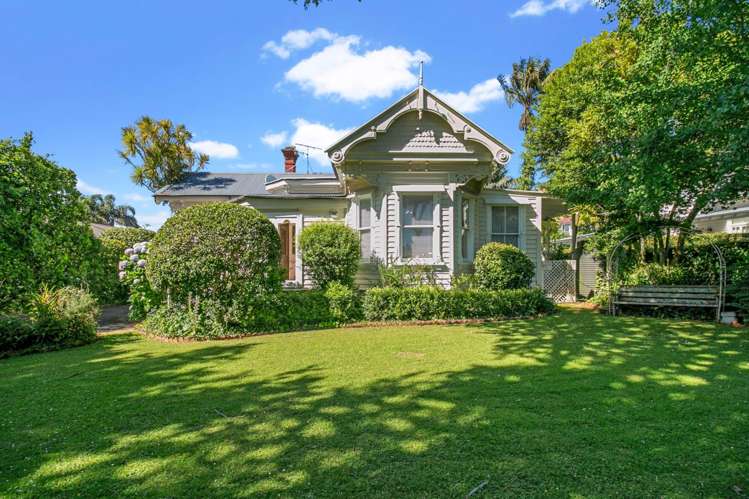 55 Mount St John Avenue Epsom_32