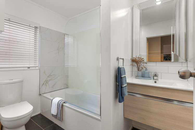 2/3 Camrose Place Glenfield_15