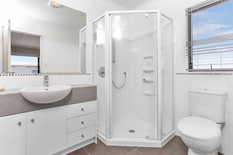 2 Allerton Place Wattle Downs_16