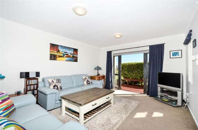 54 Provence Esplanade Te Atatu Peninsula_2