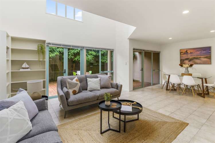 2/110 Nayland Street Sumner_5