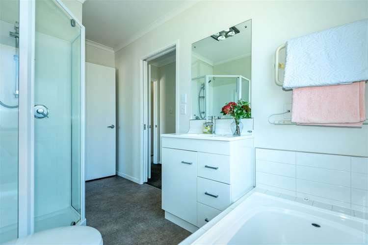 43 Farnborough Way Rolleston_12