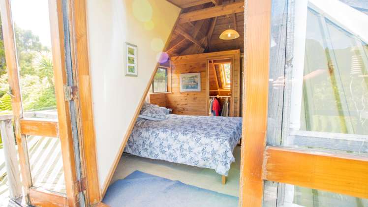 20 La Trobe Track Karekare_18