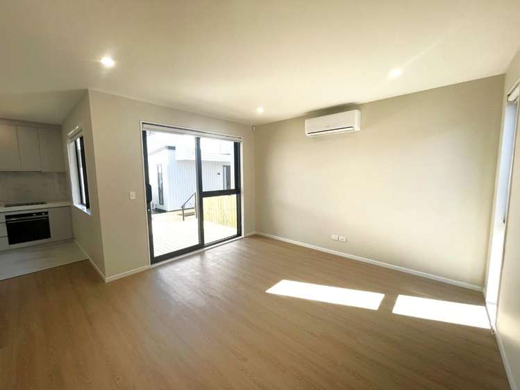 D/54 Royal View Road Te Atatu South_2