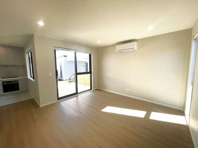 D/54 Royal View Road Te Atatu South_2