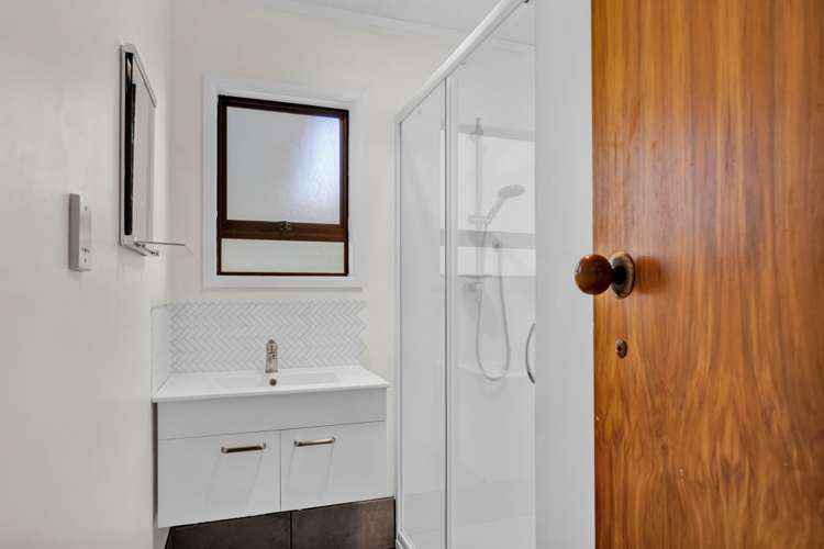 7 Swansea Road Stratford_12