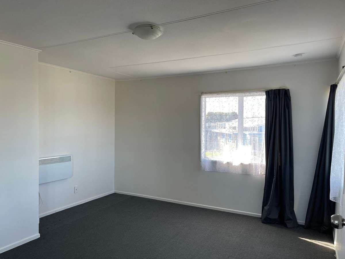 Available NOW 3BR Family Home (rent includes lawn) 2