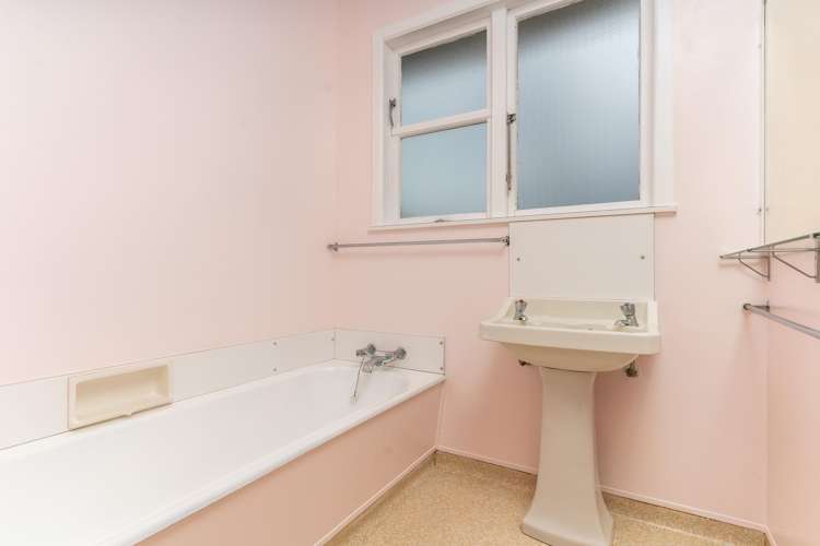 5 Larsen Crescent Tawa_16