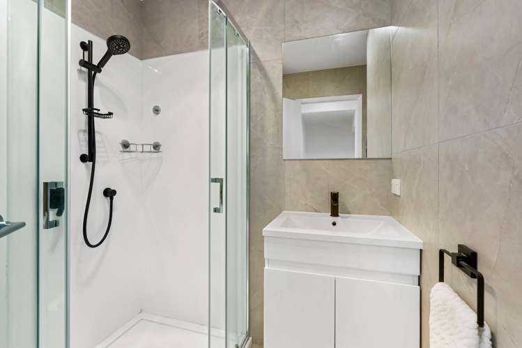 8/128 Onewa Road Northcote_11